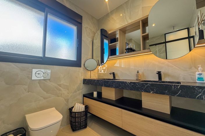 Image No.16-3 Bed Townhouse for sale