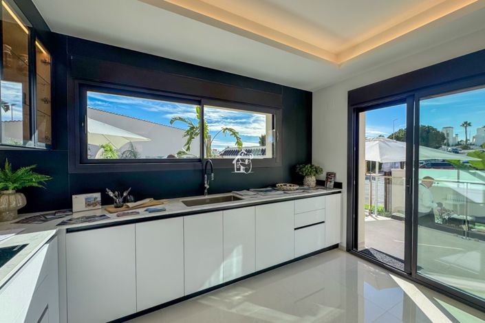 Image No.17-3 Bed Townhouse for sale