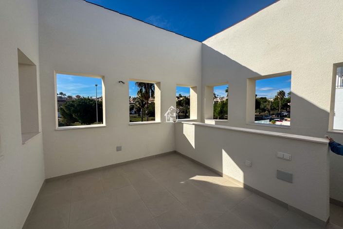 Image No.4-3 Bed Townhouse for sale