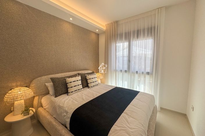 Image No.8-3 Bed Townhouse for sale