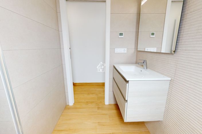 Image No.33-2 Bed Bungalow for sale