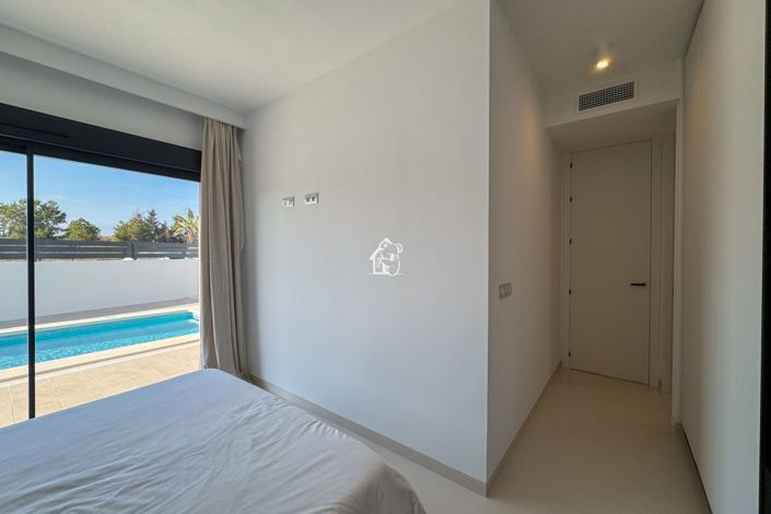 Image No.27-3 Bed Villa for sale