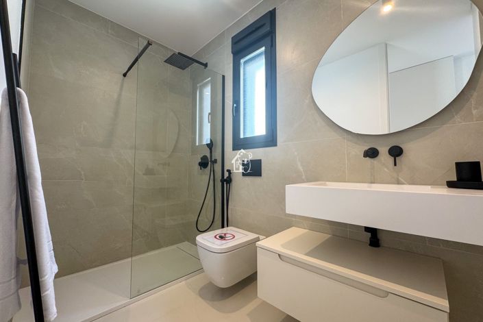 Image No.29-3 Bed Villa for sale