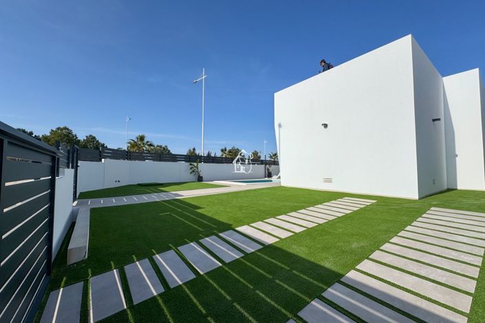 Image No.8-3 Bed Villa for sale