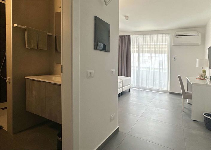 Image No.8-1 Bed Property for sale