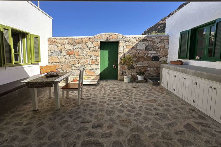 Image No.6-3 Bed Property for sale