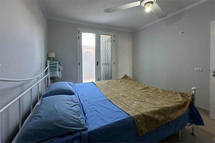 Image No.12-2 Bed Property for sale