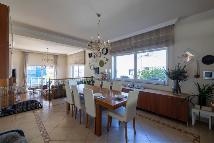 Image No.5-6 Bed House for sale