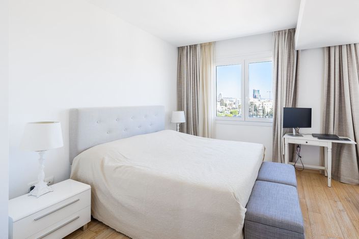 Image No.24-3 Bed Apartment for sale