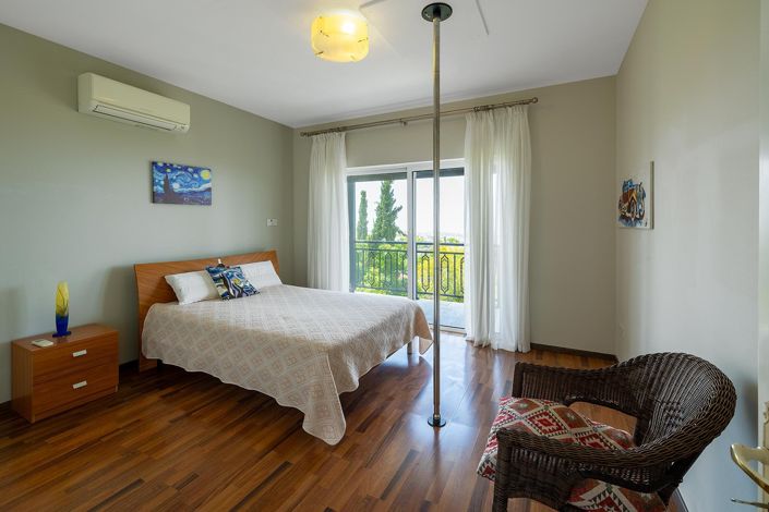 Image No.10-5 Bed House for sale