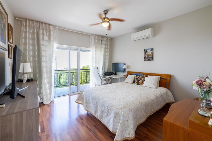 Image No.16-5 Bed House for sale