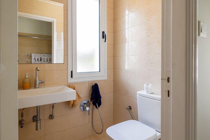 Image No.18-5 Bed House for sale