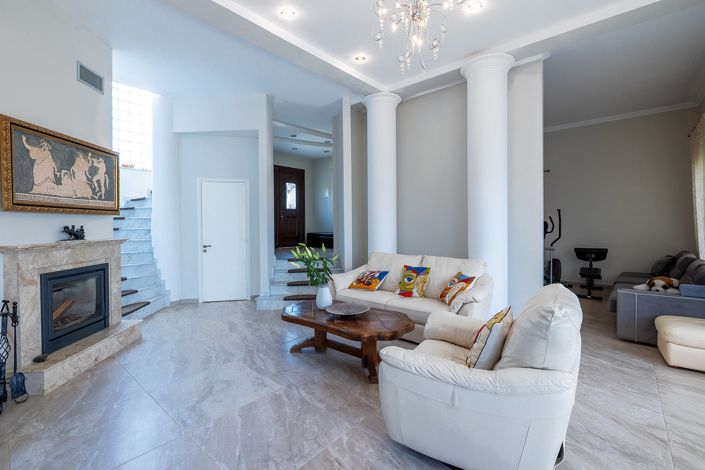 Image No.3-5 Bed House for sale