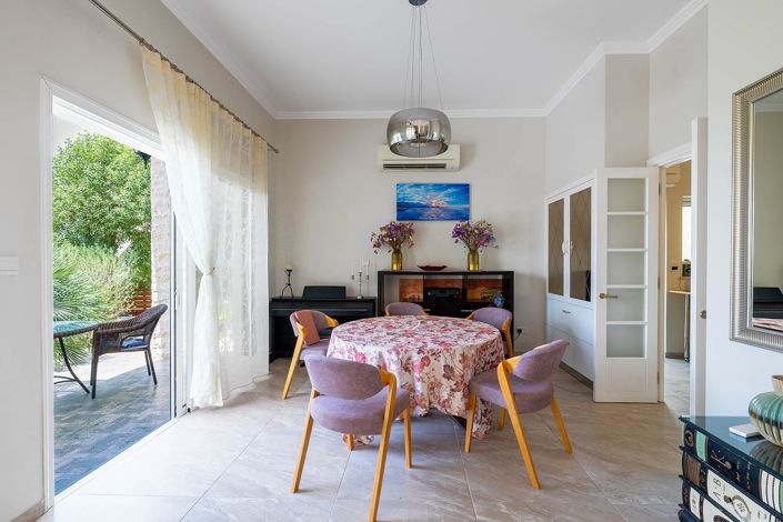 Image No.5-5 Bed House for sale