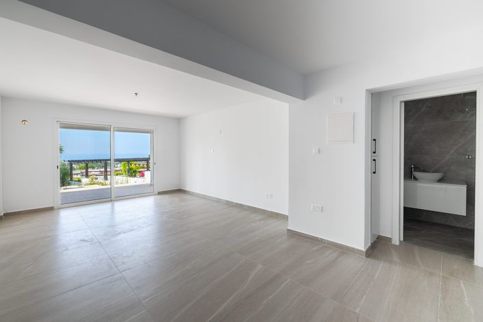 Image No.10-3 Bed House for sale