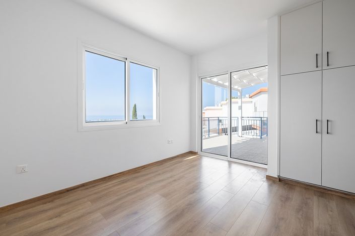 Image No.12-3 Bed House for sale