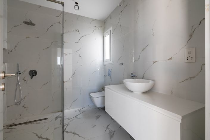 Image No.15-3 Bed House for sale