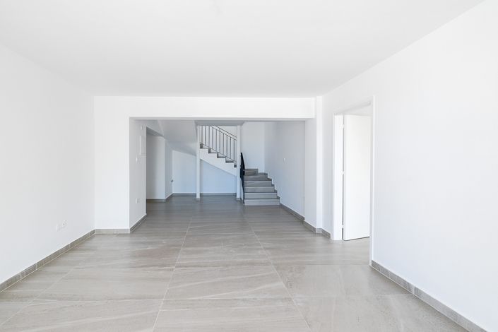 Image No.16-3 Bed House for sale