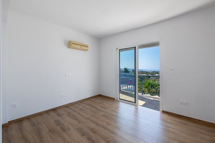 Image No.17-3 Bed House for sale