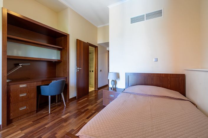 Image No.10-5 Bed House for sale