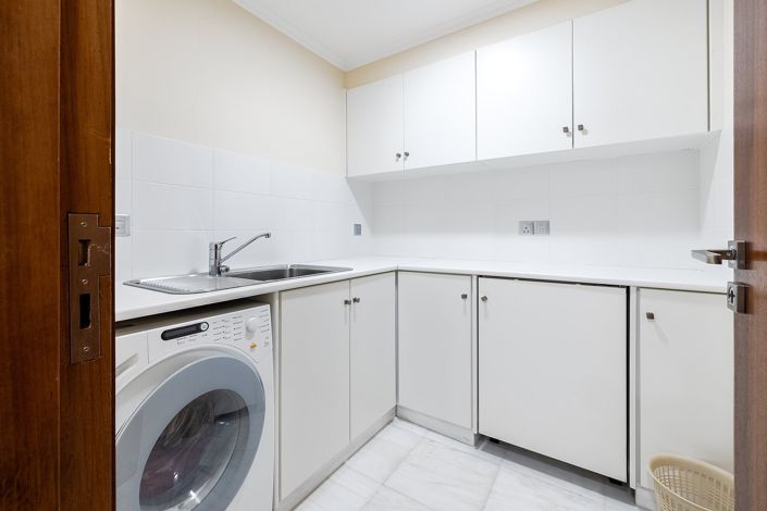 Image No.18-5 Bed House for sale