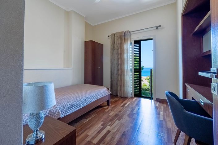 Image No.9-5 Bed House for sale