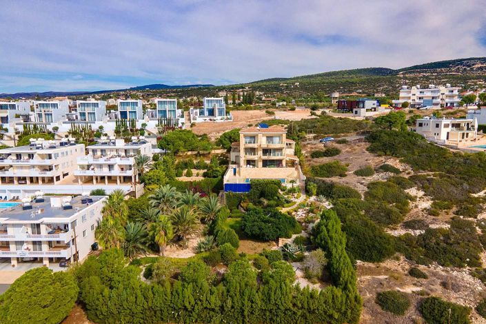 Image No.1-6 Bed Villa for sale