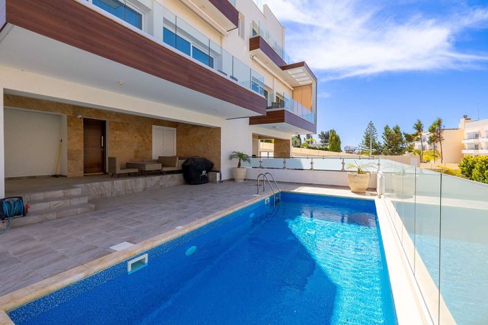 Image No.1-2 Bed House for sale