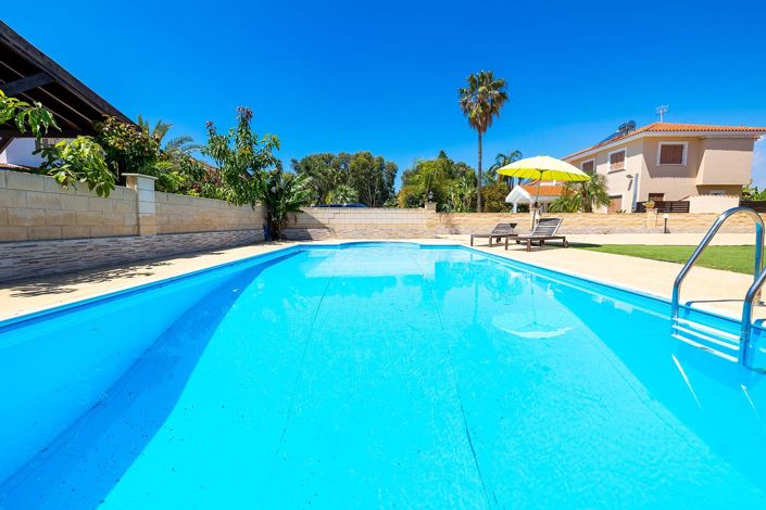 Image No.10-3 Bed House for sale