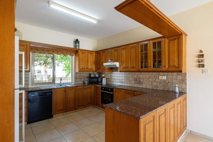 Image No.15-3 Bed House for sale