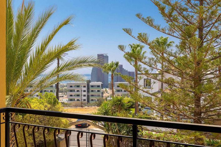 Image No.12-4 Bed House for sale