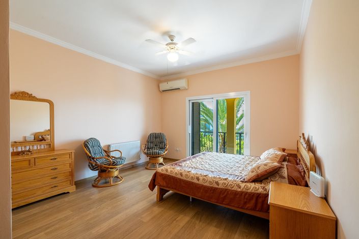 Image No.13-4 Bed House for sale