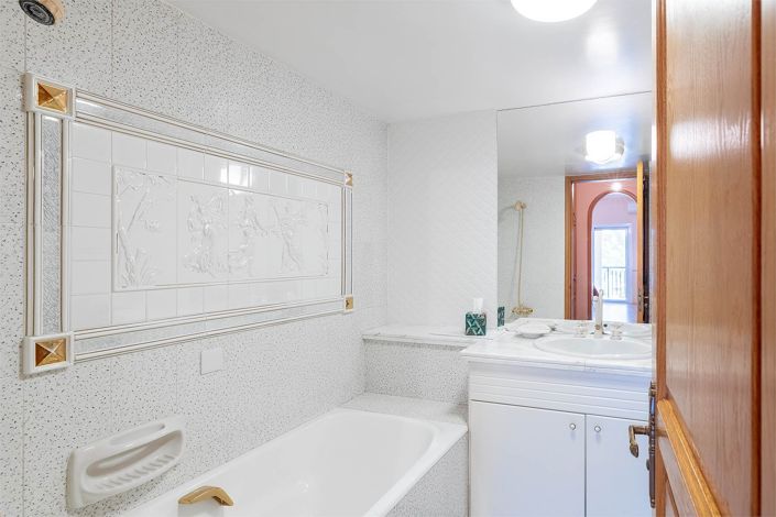 Image No.15-4 Bed House for sale