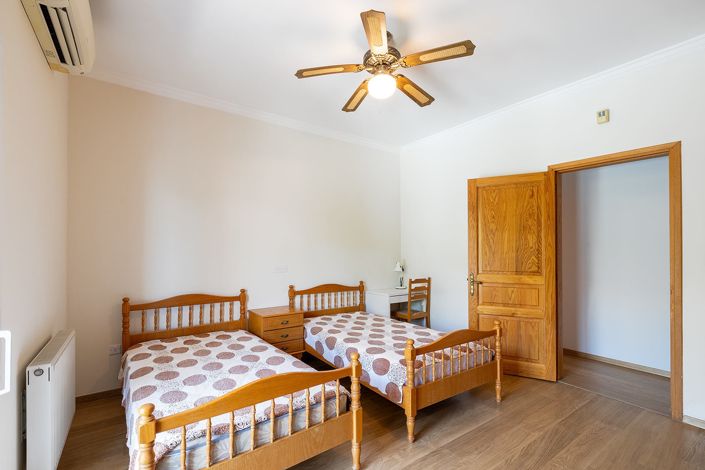 Image No.17-4 Bed House for sale