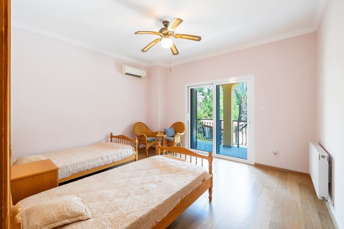 Image No.19-4 Bed House for sale