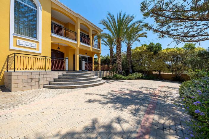 Image No.3-4 Bed House for sale