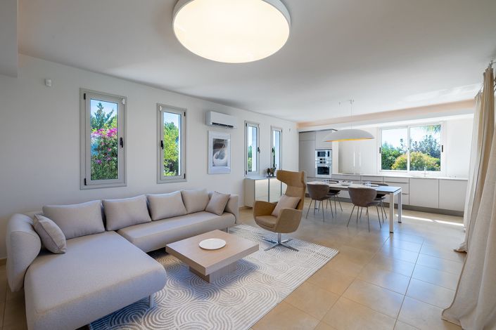 Image No.2-4 Bed House for sale