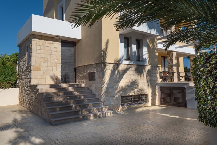 Image No.20-4 Bed House for sale