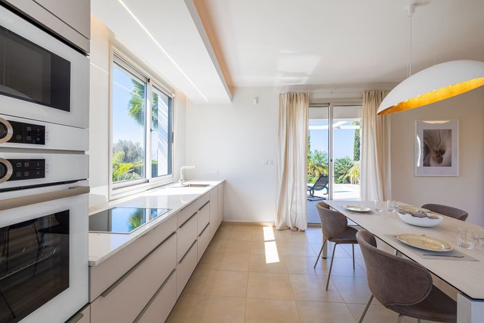 Image No.6-4 Bed House for sale