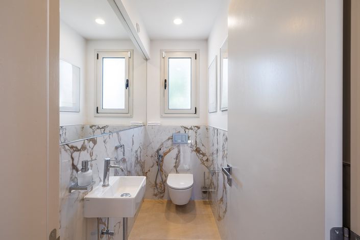 Image No.9-4 Bed House for sale