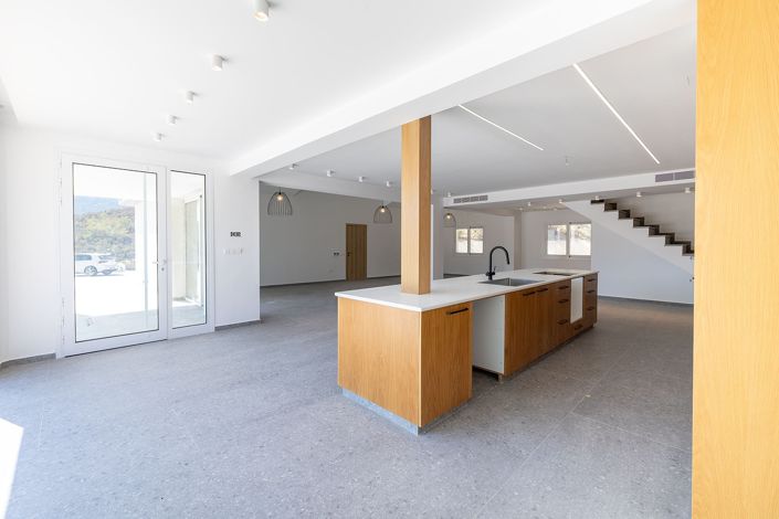 Image No.6-Maison de 6 chambres à vendre à Akrounta