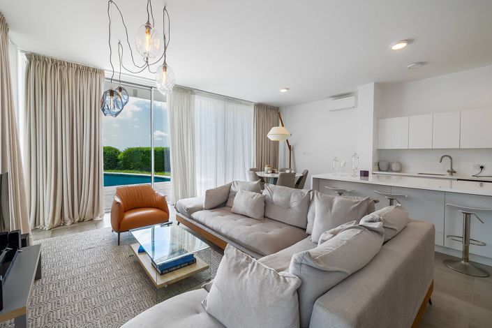 Image No.2-Villa de 4 chambres à vendre à Peyia