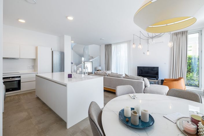 Image No.4-Villa de 4 chambres à vendre à Peyia