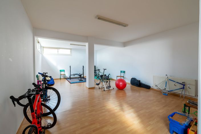 Image No.16-5 Bed House for sale