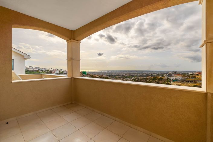 Image No.20-5 Bed House for sale