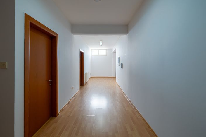 Image No.21-5 Bed House for sale