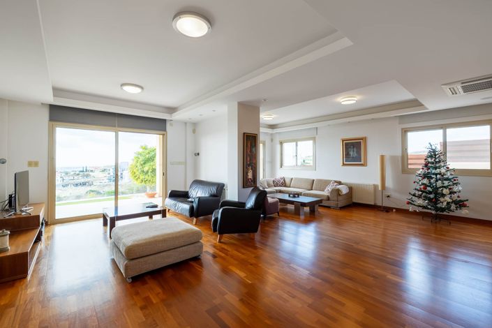 Image No.5-5 Bed House for sale