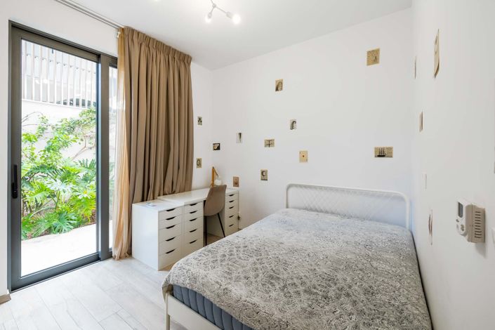 Image No.11-3 Bed House for sale