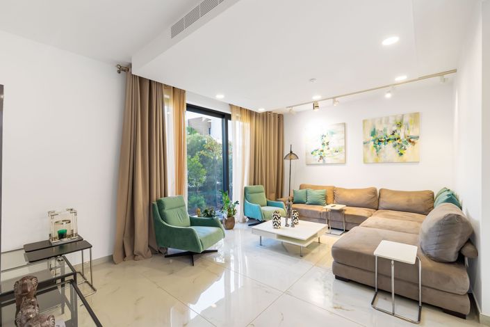 Image No.4-3 Bed House for sale