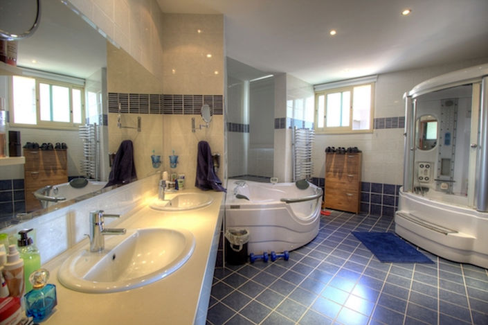 Image No.4-4 Bed Villa for sale